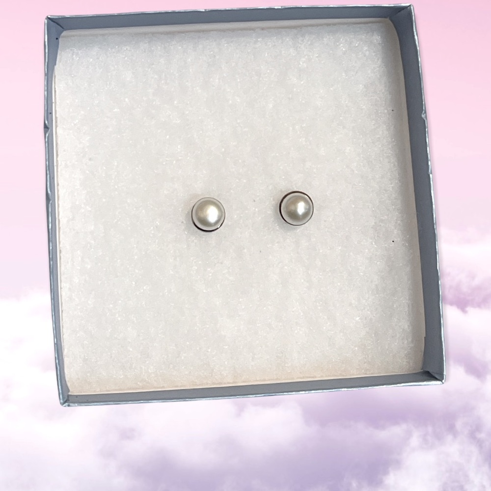 Vantel Pearl Stud Earrings!
